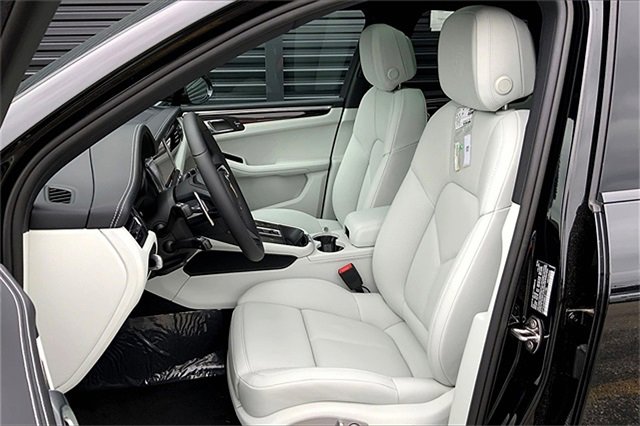 New 2025 Porsche Macan image 5