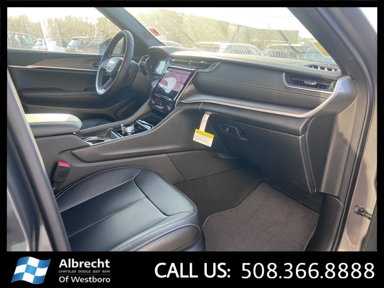 New 2025 Jeep Grand Cherokee Limited w/ Trailer Tow Package image 15