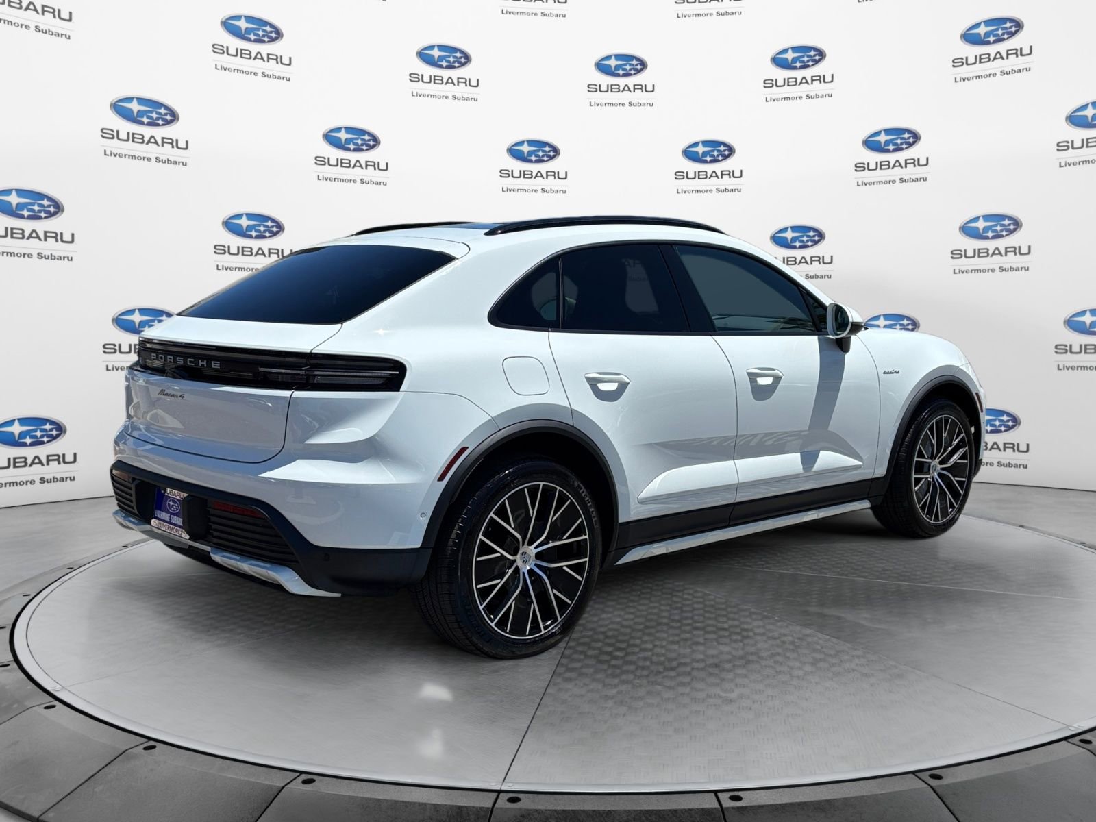 Used 2025 Porsche Macan 4 Electric AWD/4WD image 5