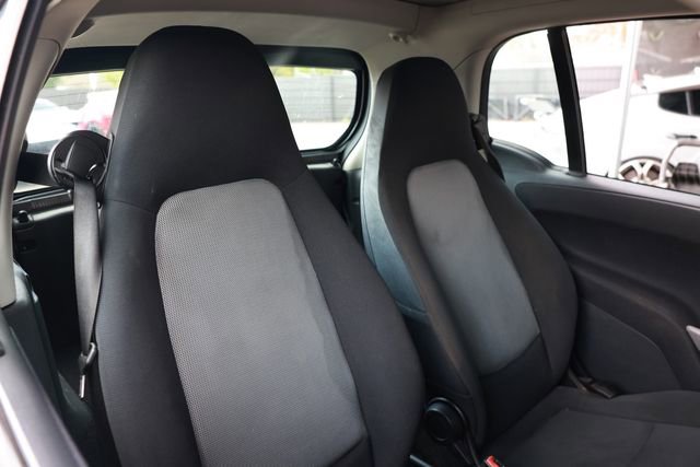 Used 2012 smart fortwo pure image 15