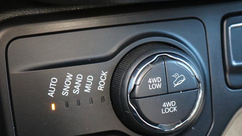 Used 2019 Jeep Renegade Trailhawk w/ Cold Weather Group II image 13