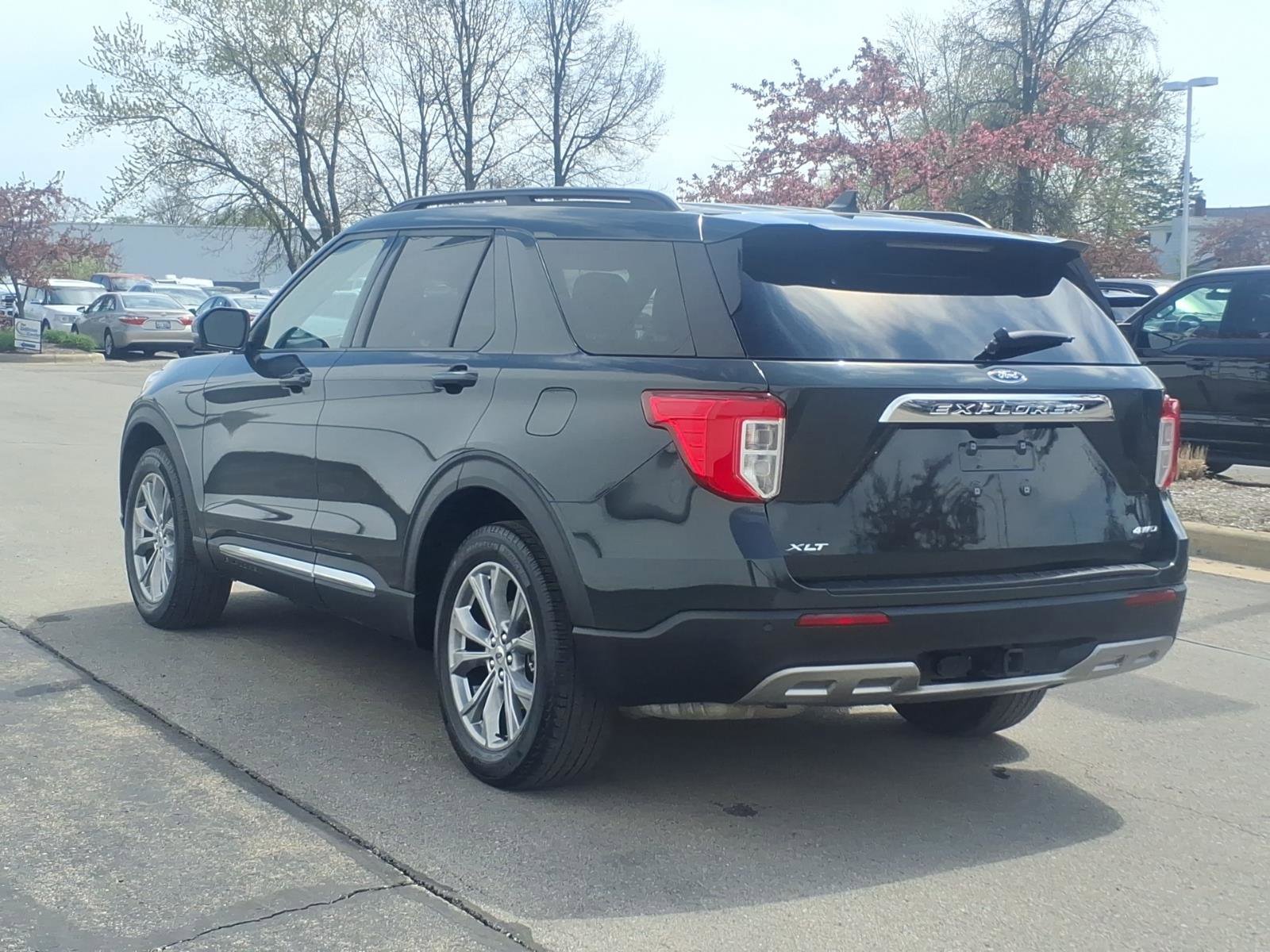 Certified 2023 Ford Explorer XLT w/ Equipment Group 202A AWD/4WD image 4