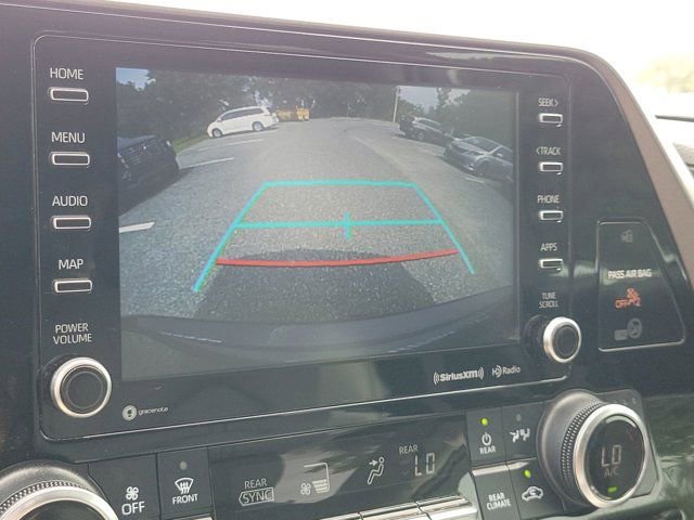 Used 2022 Toyota Highlander XLE image 27