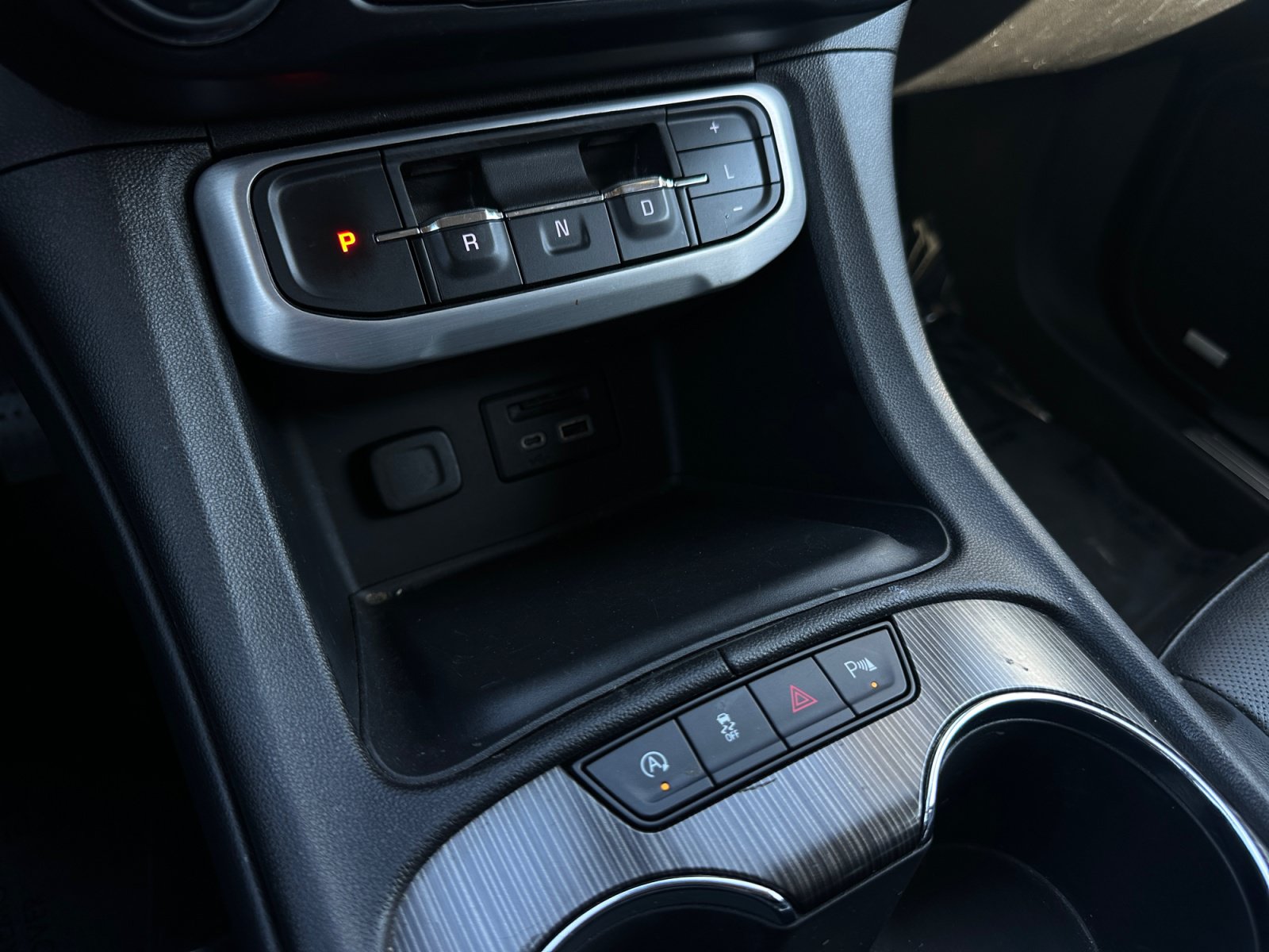 Used 2023 GMC Acadia SLT FWD image 32