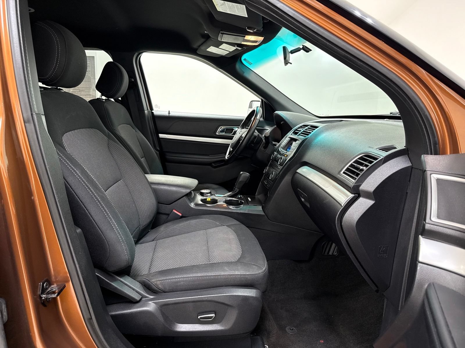 Used 2017 Ford Explorer XLT AWD/4WD image 26