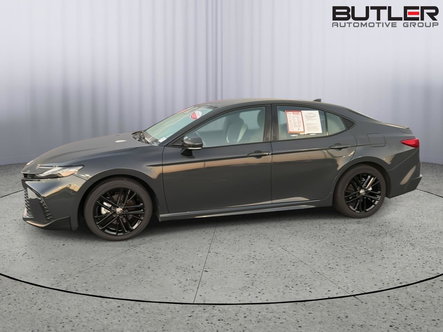 Used 2025 Toyota Camry SE FWD image 3