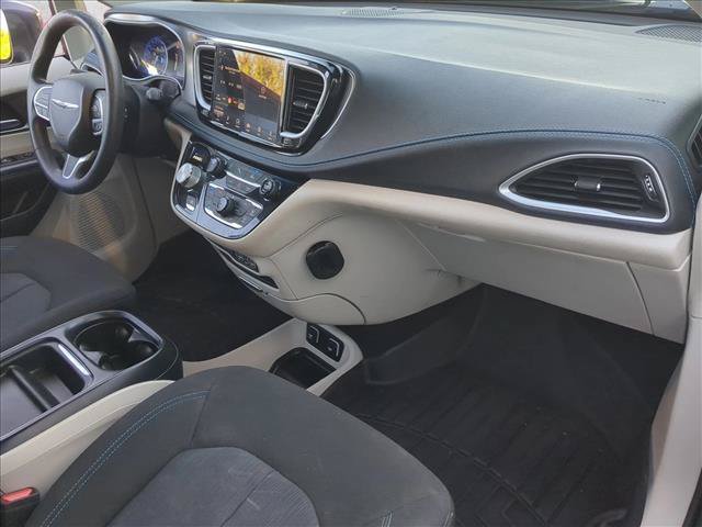 Used 2021 Chrysler Pacifica Touring FWD image 21