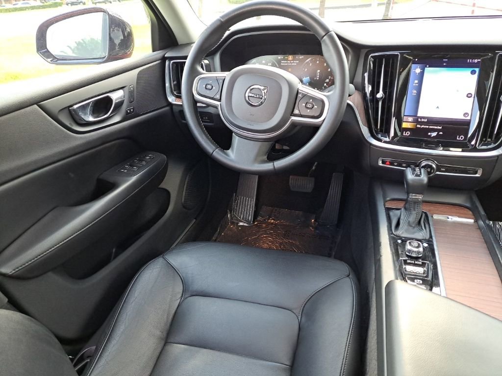 Used 2021 Volvo S60 T5 Momentum w/ Premium Package FWD image 10