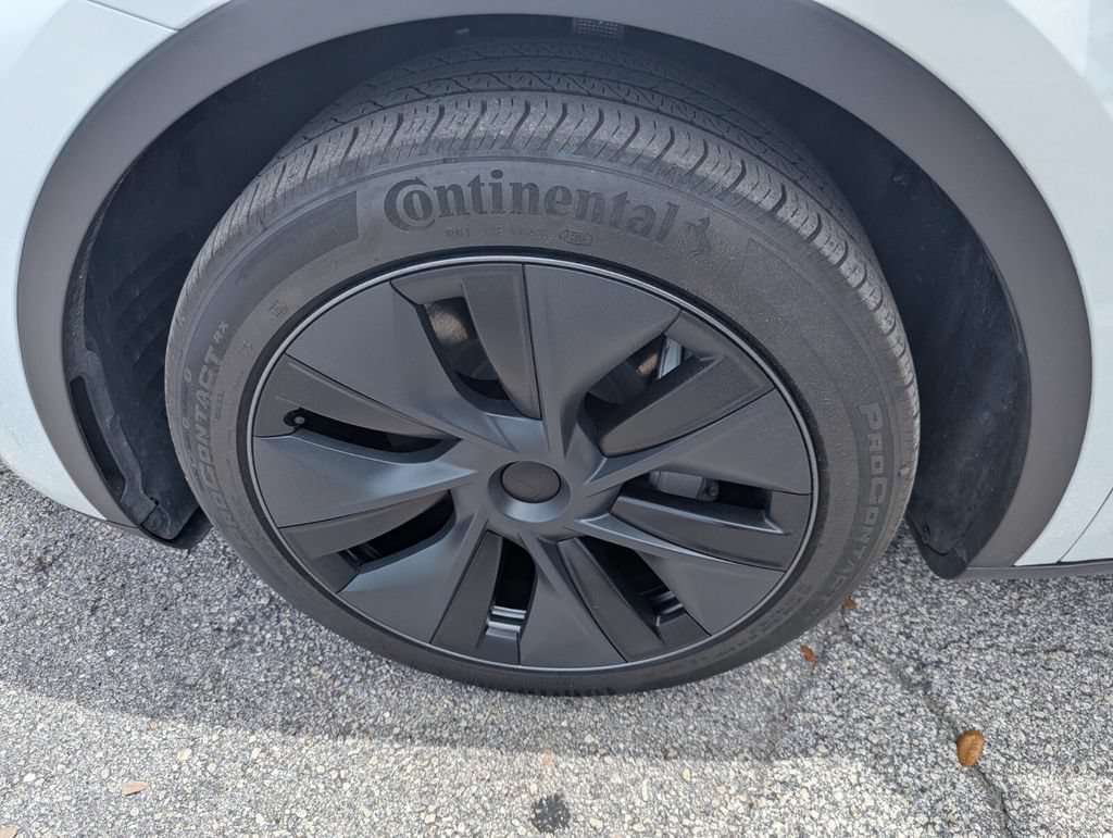 Used 2024 Tesla Model Y Long Range AWD/4WD image 19