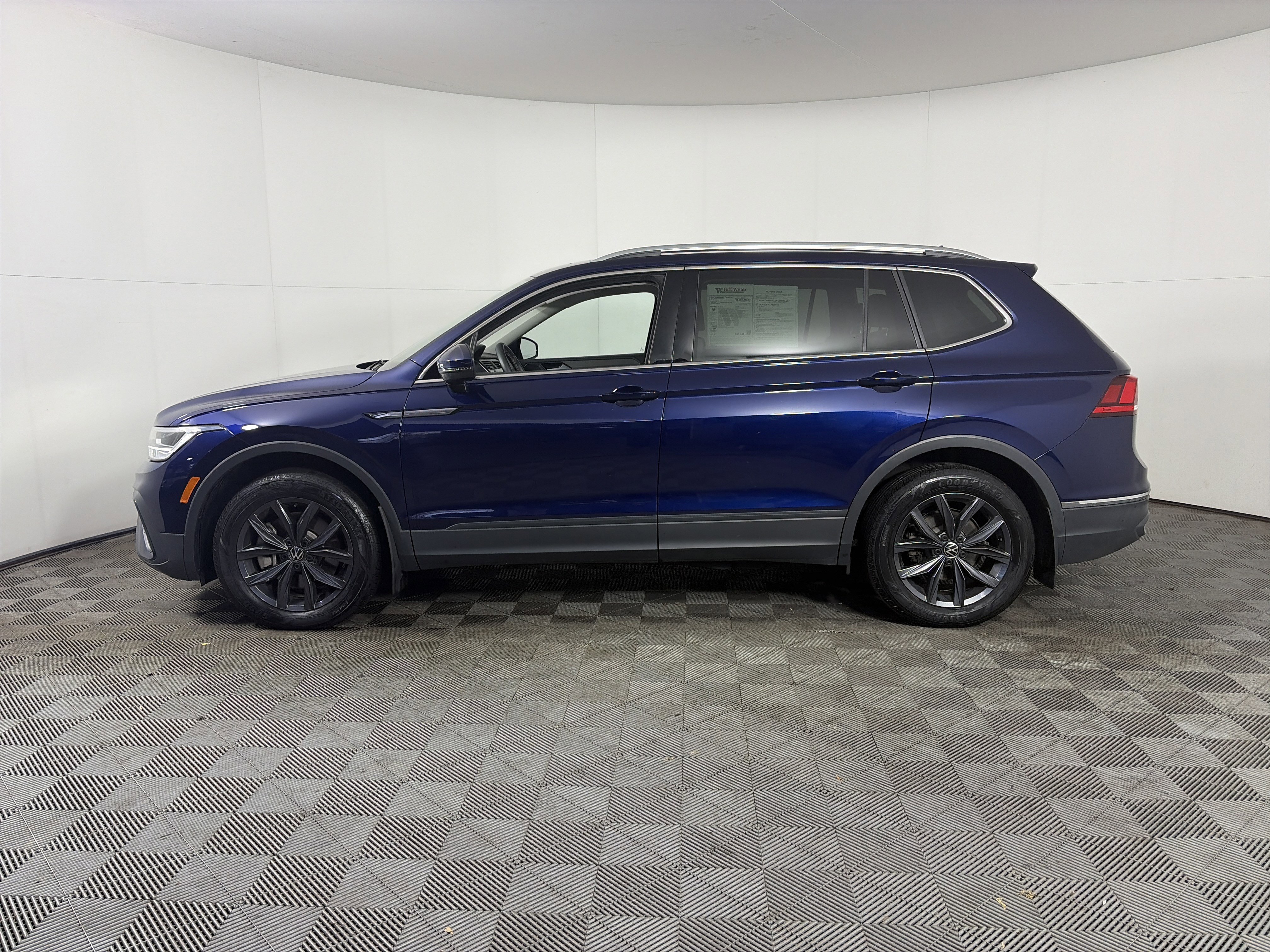 Used 2022 Volkswagen Tiguan SE image 12