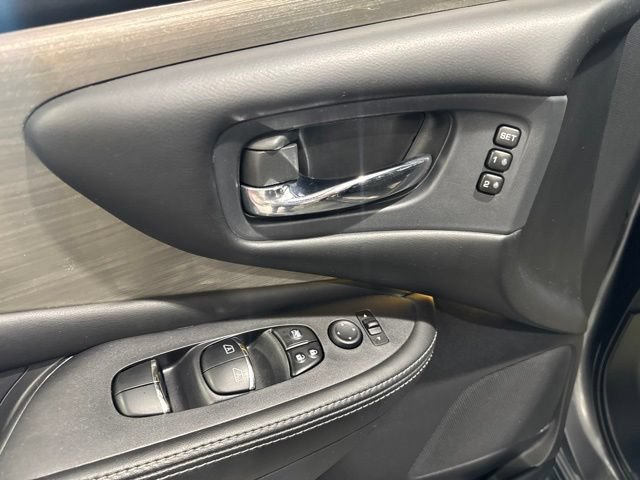 Used 2018 Nissan Murano SL w/ Moonroof Package AWD/4WD image 10