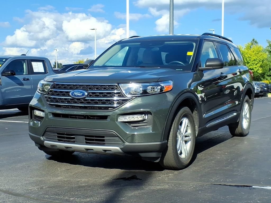 Certified 2023 Ford Explorer XLT w/ Equipment Group 202A AWD/4WD image 1