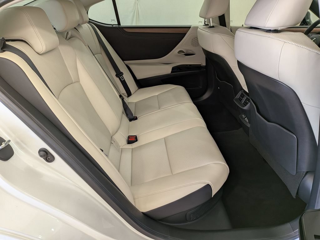 Used 2025 Lexus ES 300h w/ Premium Package FWD image 34