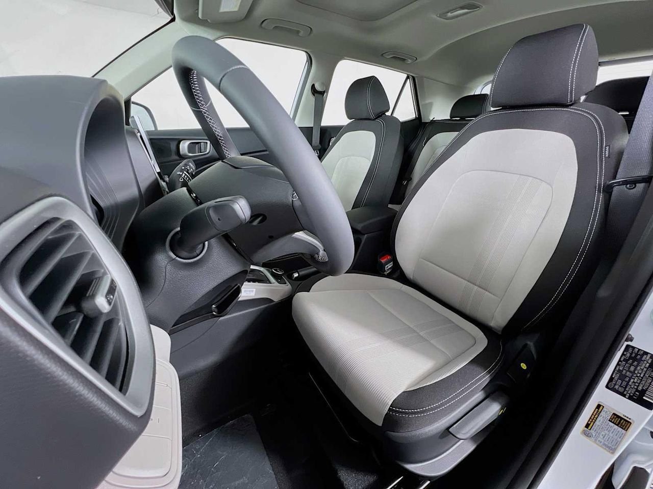 New 2026 Hyundai Venue SEL FWD image 13