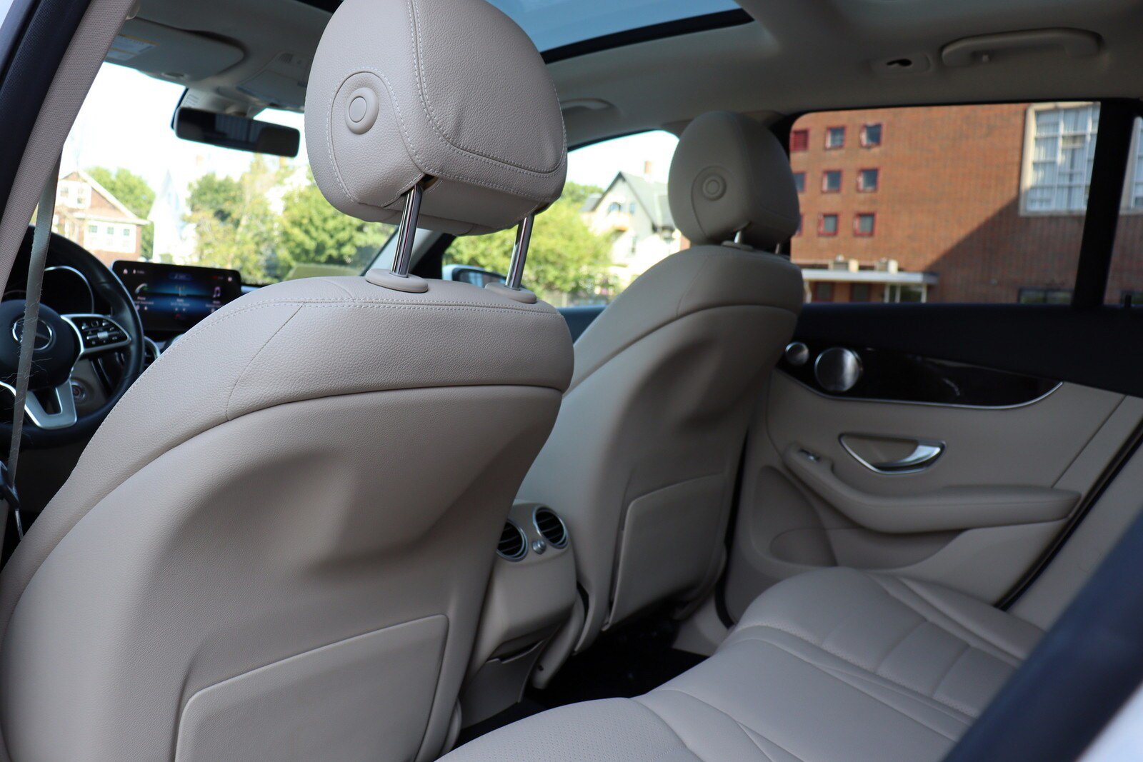 Used 2020 Mercedes-Benz GLC 350e 4MATIC w/ Premium Package image 13