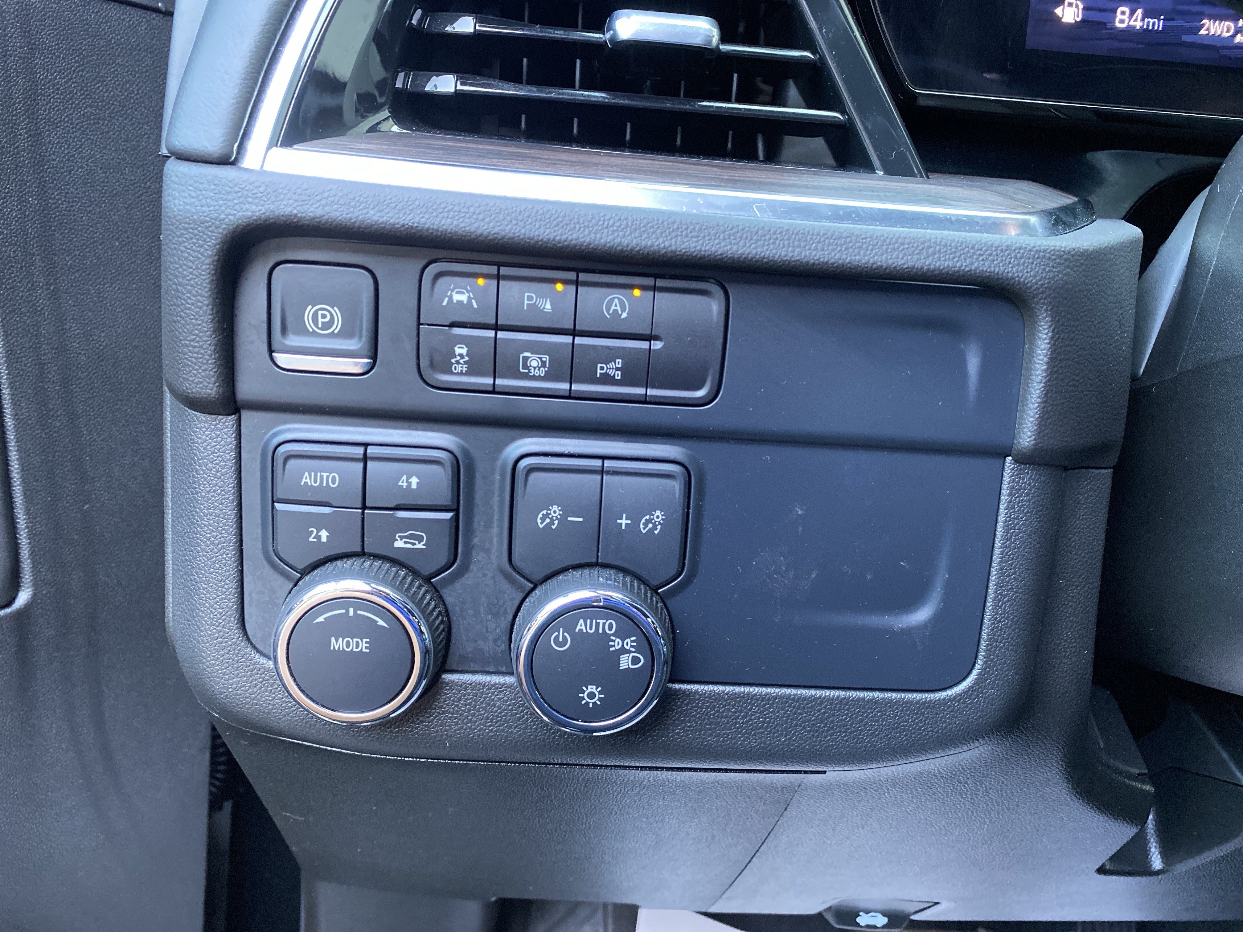Used 2025 Chevrolet Tahoe LT AWD/4WD image 18