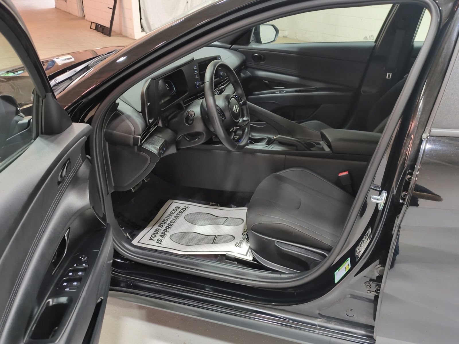 Certified 2025 Hyundai Elantra Sport FWD image 15