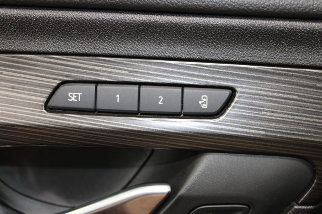 Used 2024 GMC Terrain SLT image 41