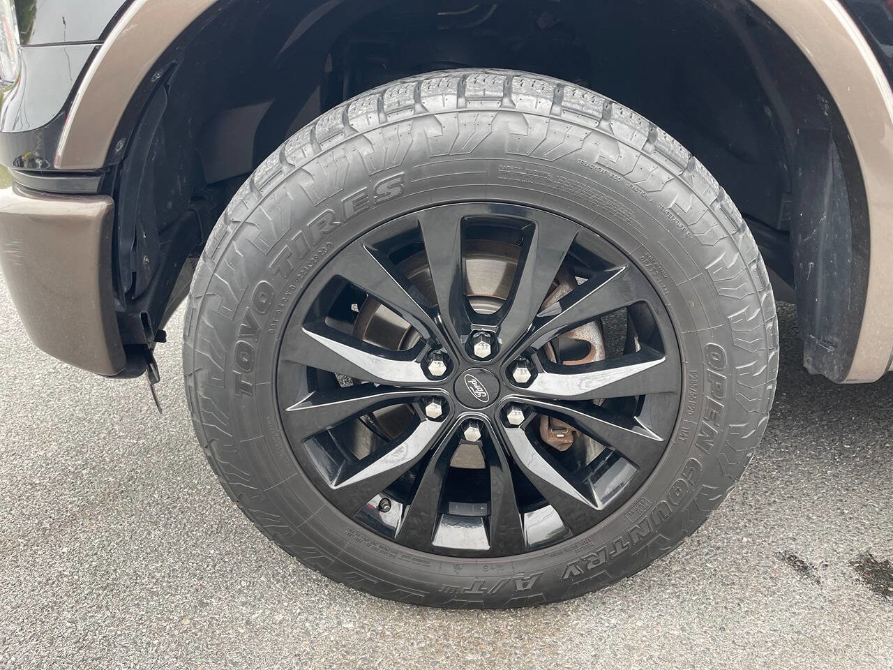 Used 2016 Ford F150 Lariat w/ Equipment Group 502A Luxury AWD/4WD image 17