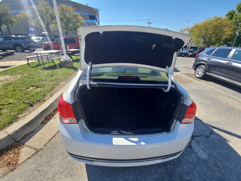Used 2014 Chevrolet Cruze LT w/ Sun, Sound and Sport Package FWD image 5