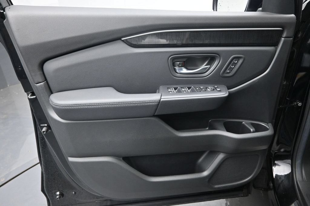 Used 2025 Honda Pilot Elite image 19