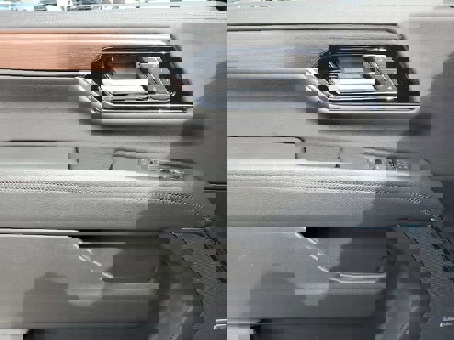 New 2026 GMC Yukon XL Denali w/ Sun & Power Step Package AWD/4WD image 17