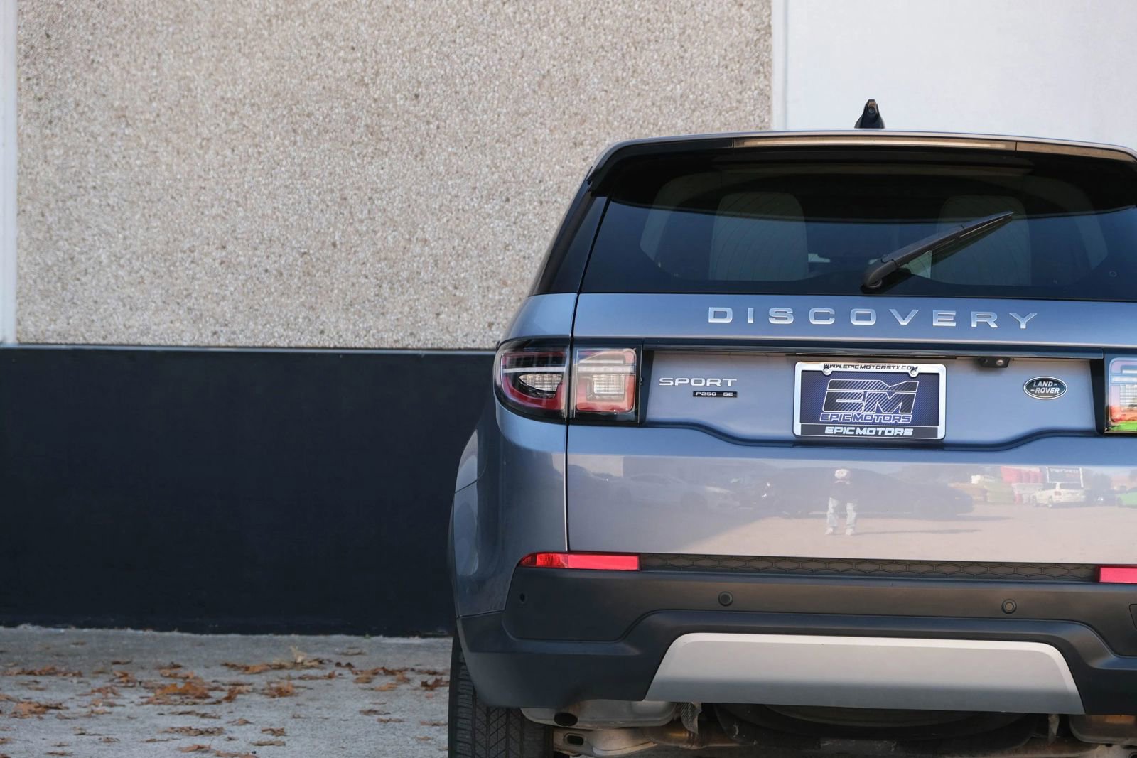 Used 2020 Land Rover Discovery Sport SE image 9