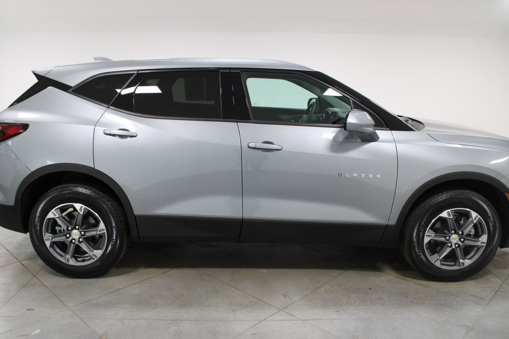Used 2025 Chevrolet Blazer LT image 11