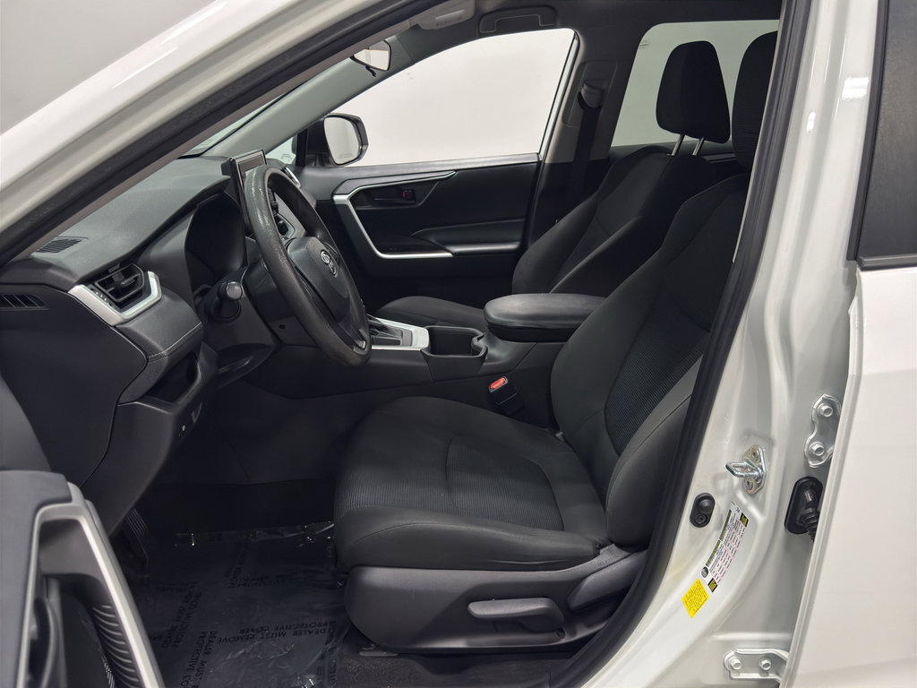 Used 2022 Toyota RAV4 LE image 10