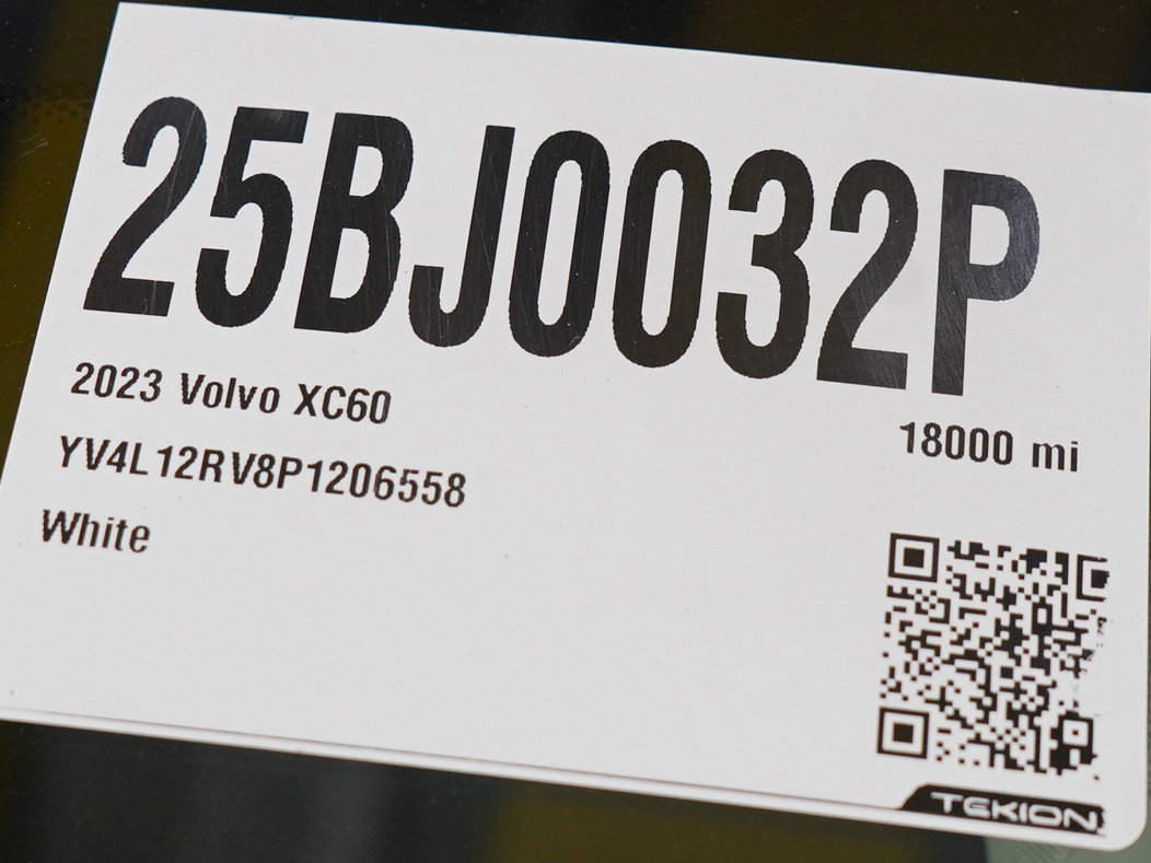 Used 2023 Volvo XC60 B5 Core AWD/4WD image 33