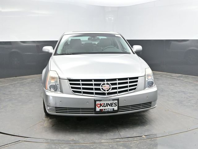 Used 2010 Cadillac DTS Luxury FWD image 4
