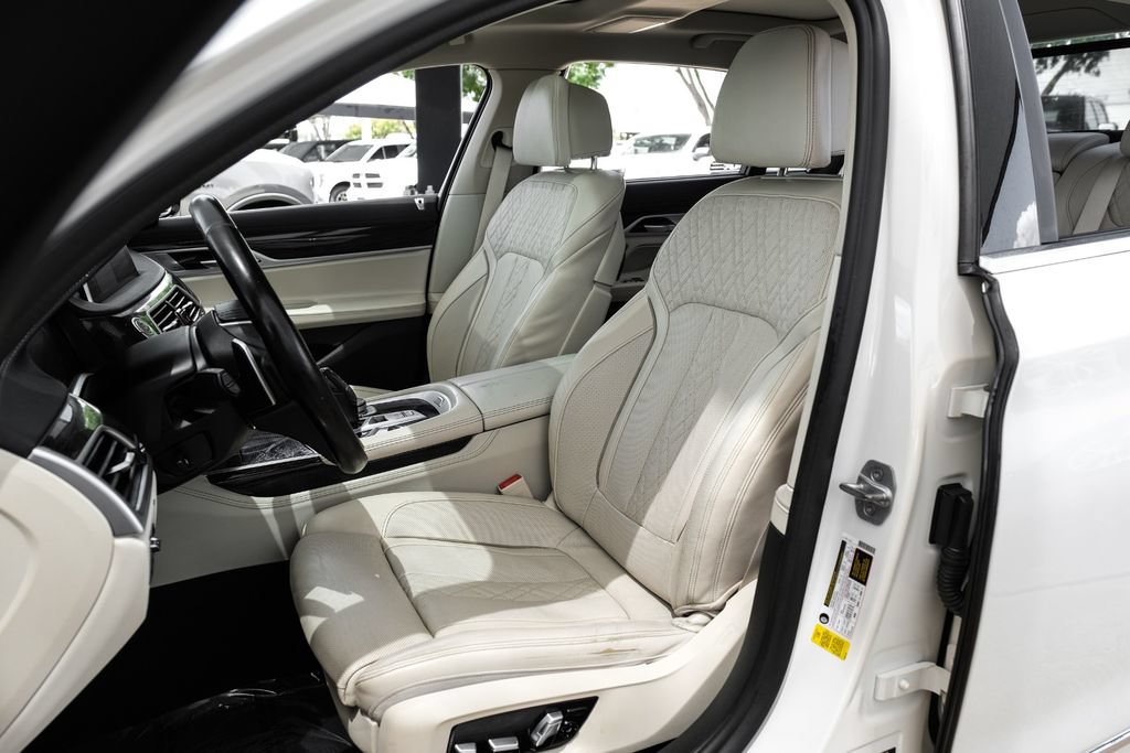 Used 2020 BMW 740i w/ Premium Package RWD image 39