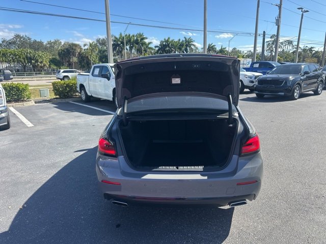 Used 2022 BMW 530i xDrive w/ Premium Package image 9