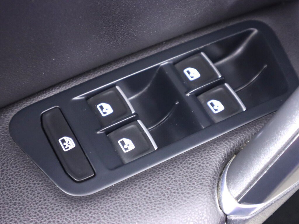 Used 2016 Volkswagen Golf 4-Door AWD/4WD image 32