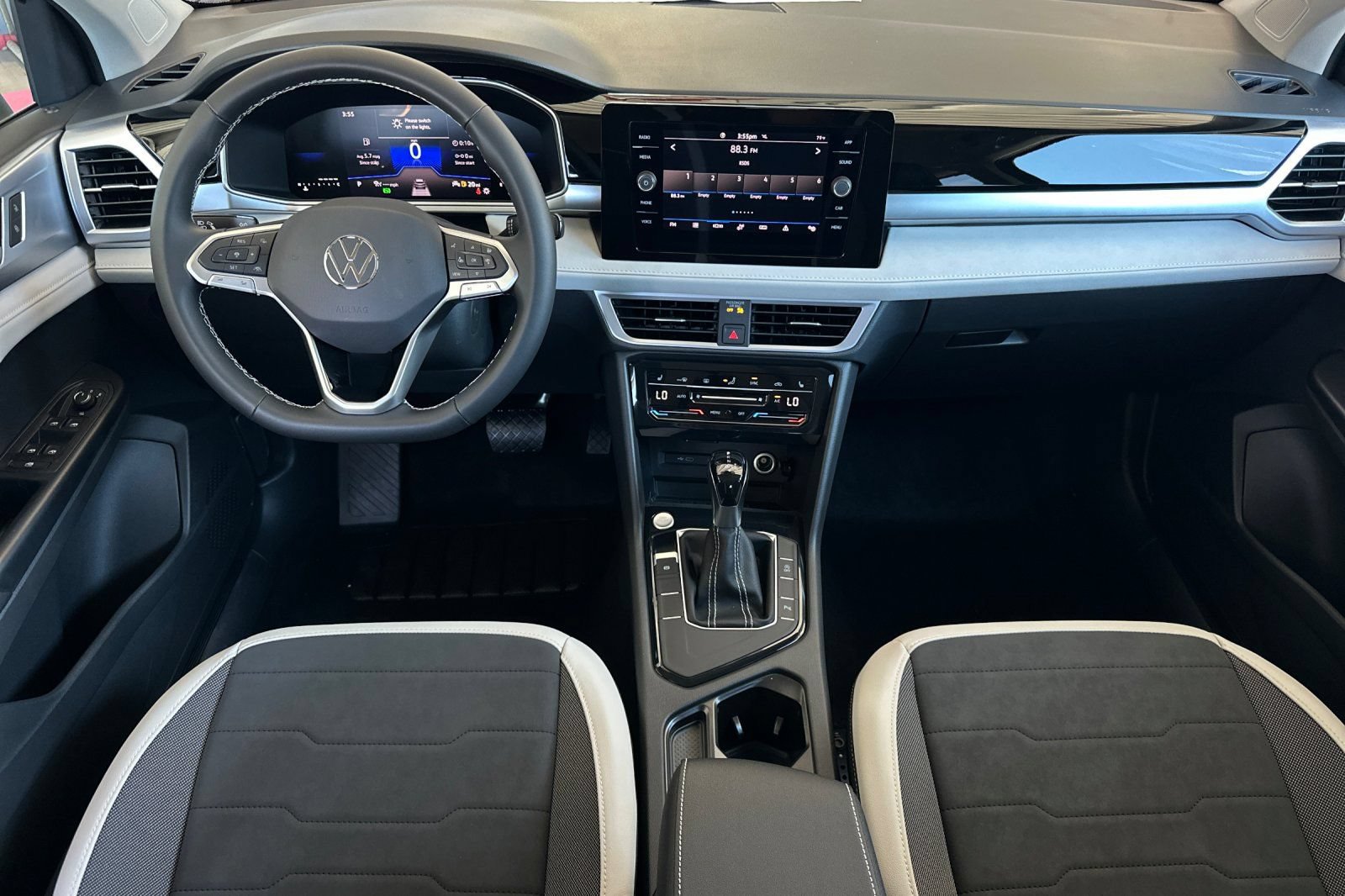 New 2026 Volkswagen Taos SE FWD image 13