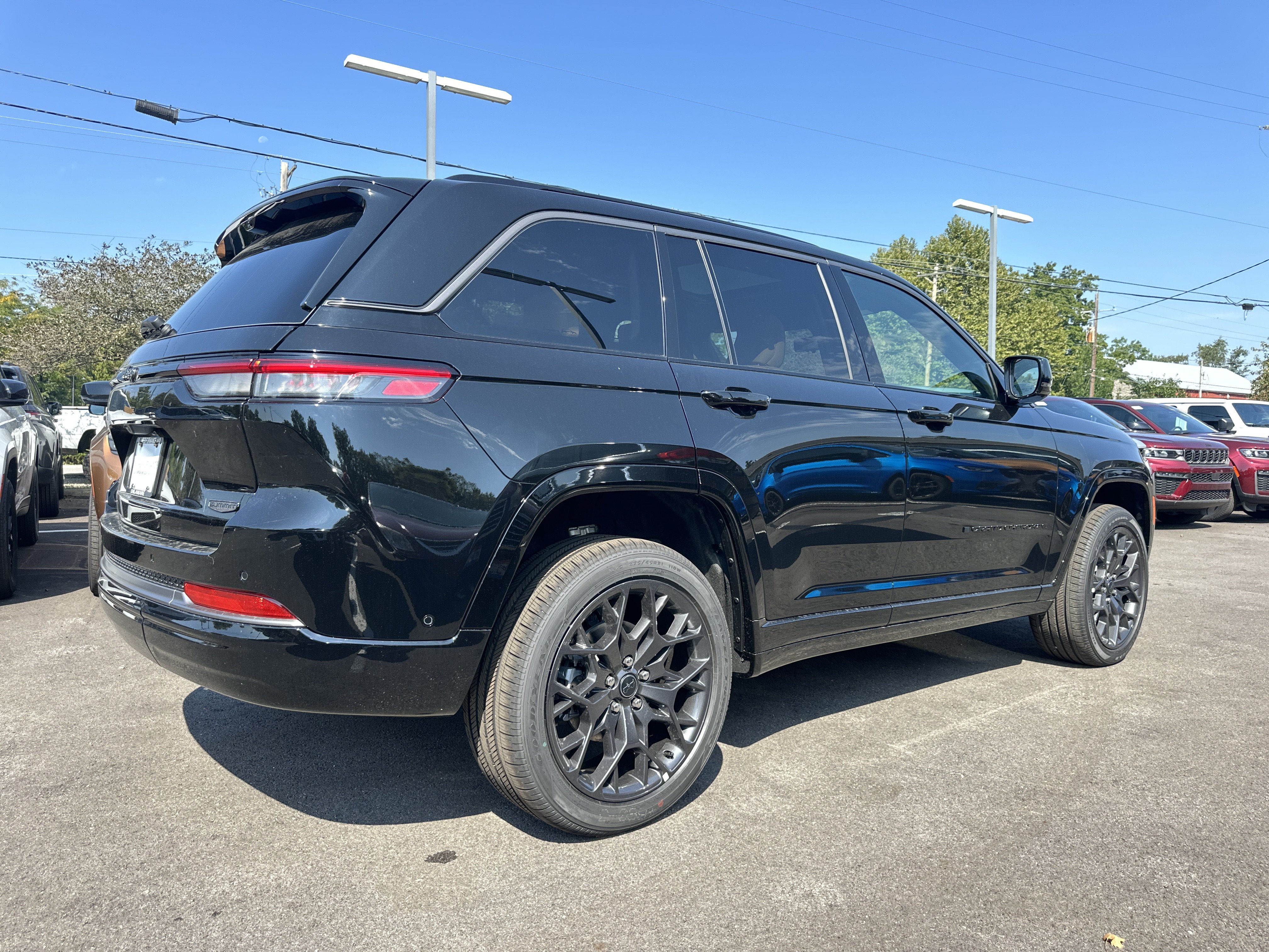 New 2027 Jeep Grand Cherokee Summit w/ Adv Protech Group IV AWD/4WD image 20