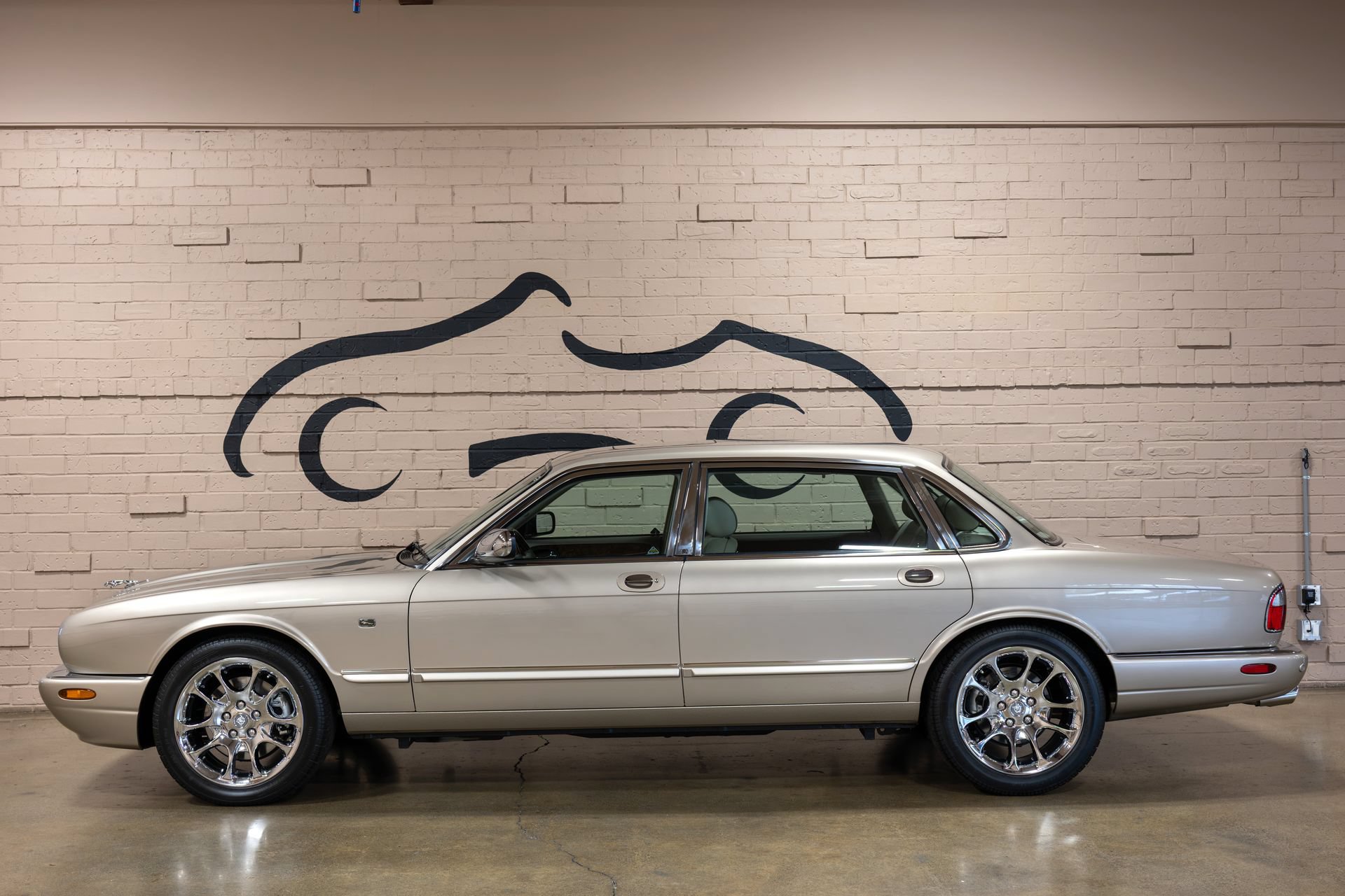 Used 2001 Jaguar XJ Supercharged RWD image 11