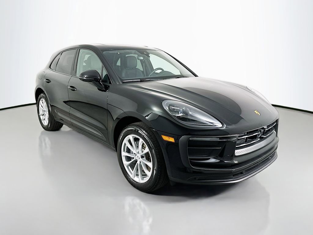 Used 2025 Porsche Macan image 7