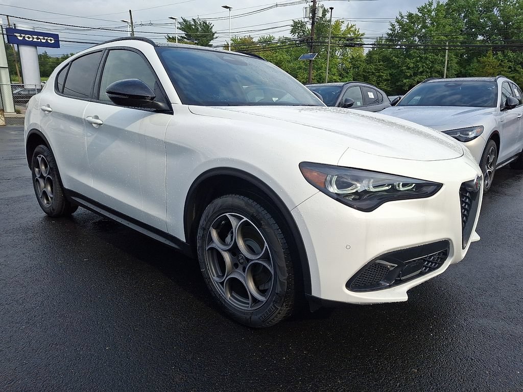 New 2026 Alfa Romeo Stelvio Sprint AWD/4WD image 2