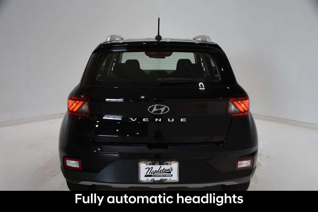 Certified 2025 Hyundai Venue SEL FWD image 7