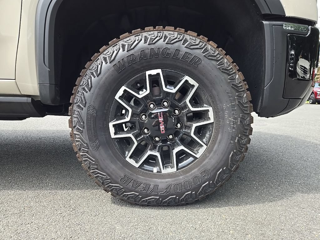 New 2026 GMC Sierra 2500 AT4X w/ LPO, Black Badging Package AWD/4WD image 9