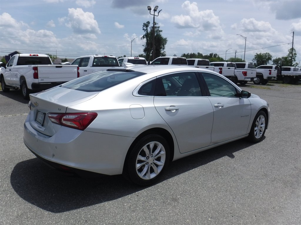 Used 2022 Chevrolet Malibu LT FWD image 2