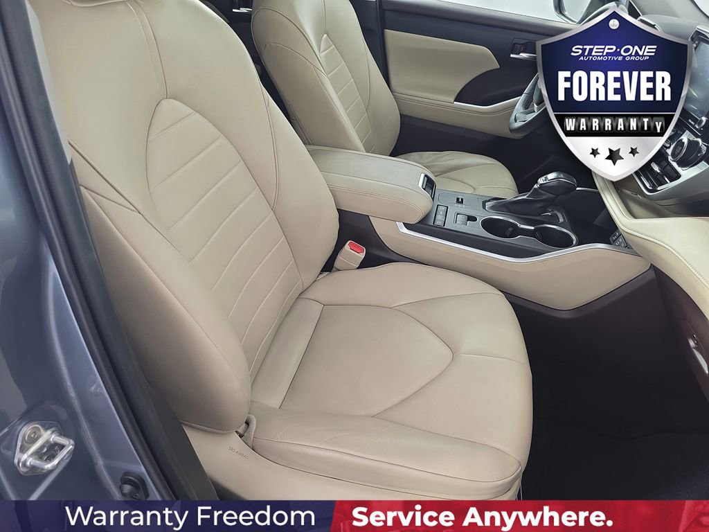 Used 2022 Toyota Highlander XLE FWD image 40