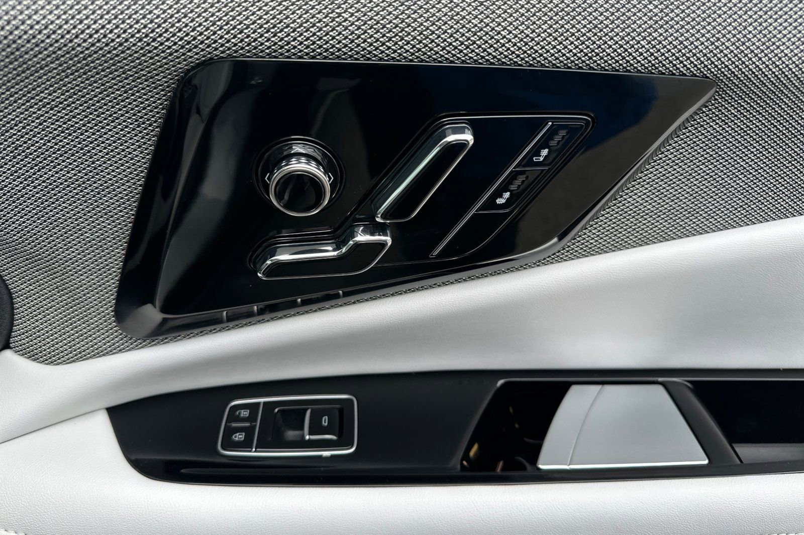 Certified 2025 Cadillac Optiq Luxury 1 image 20