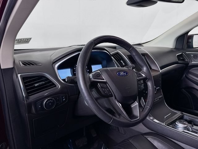 Used 2020 Ford Edge Titanium AWD/4WD image 10