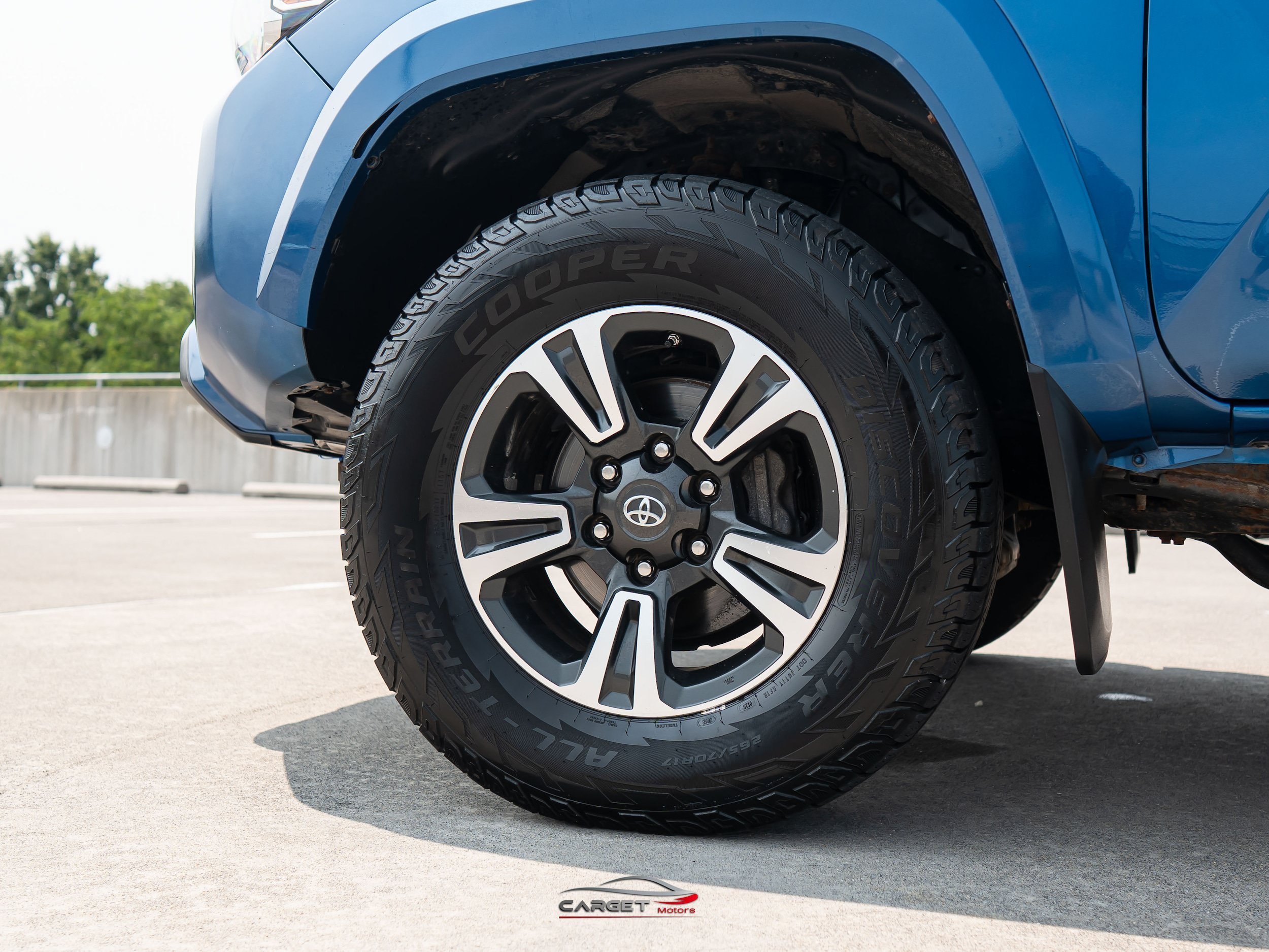 Used 2018 Toyota Tacoma TRD Sport AWD/4WD image 9