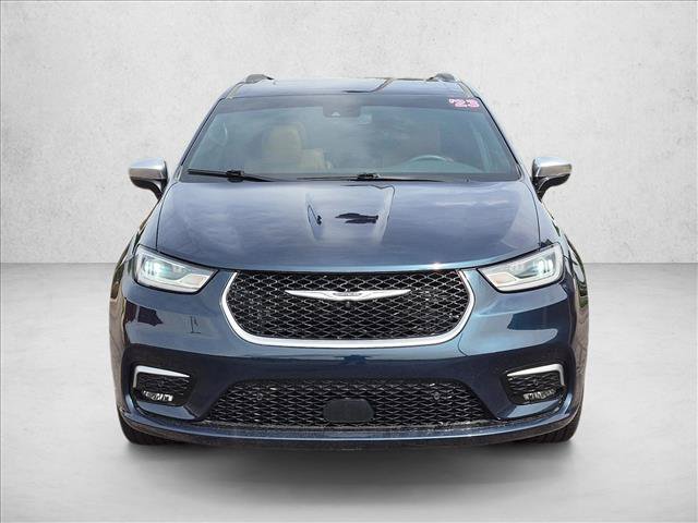 Used 2023 Chrysler Pacifica Pinnacle AWD/4WD image 2