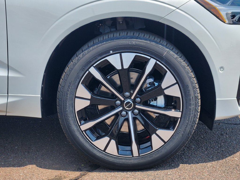 New 2026 Volvo XC60 B5 Plus w/ Protection Package Premier AWD/4WD image 30