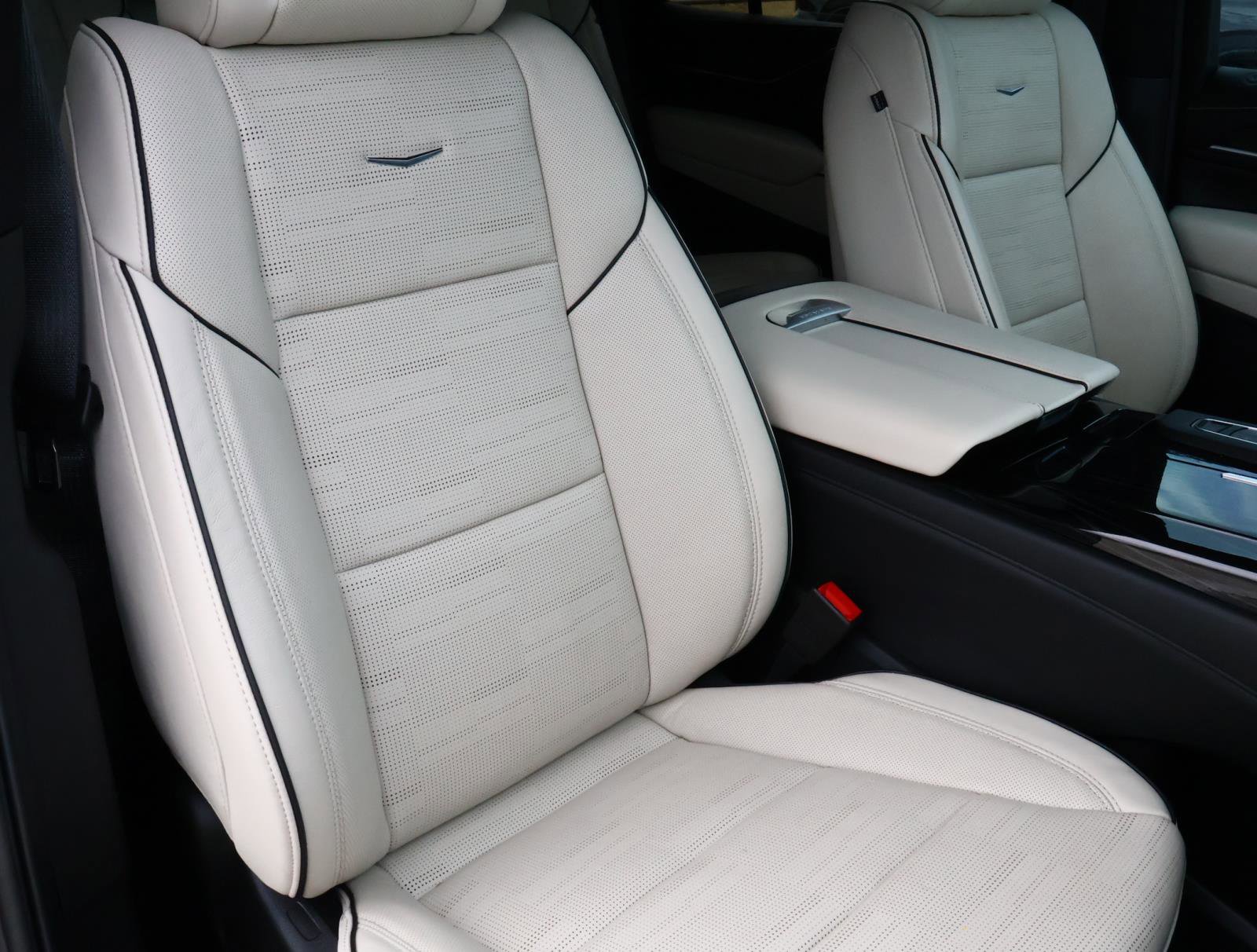 Used 2024 Cadillac Escalade Sport w/ LPO, ONYX Package image 19