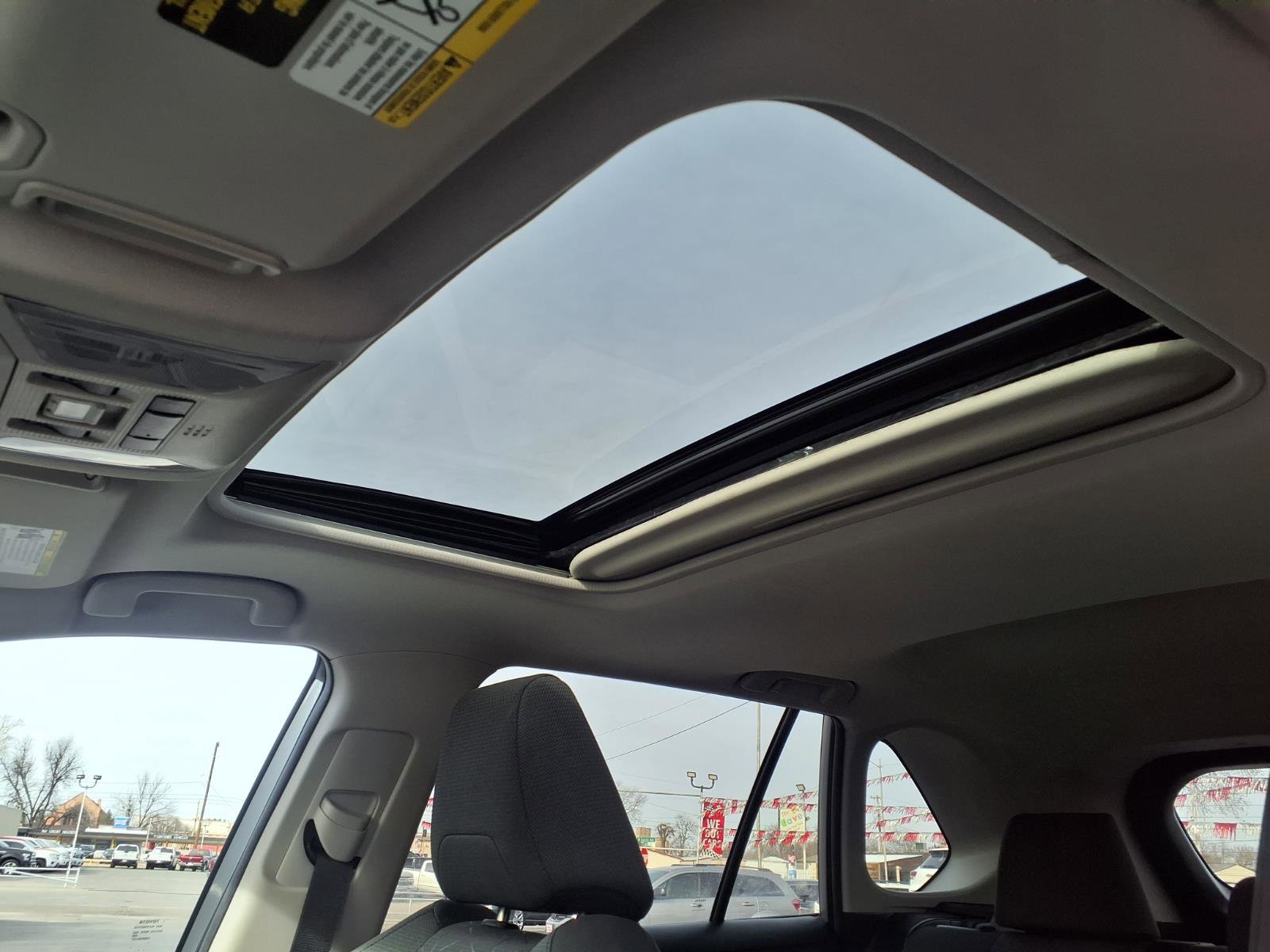 Used 2021 Toyota RAV4 XLE w/ Convenience Package image 13